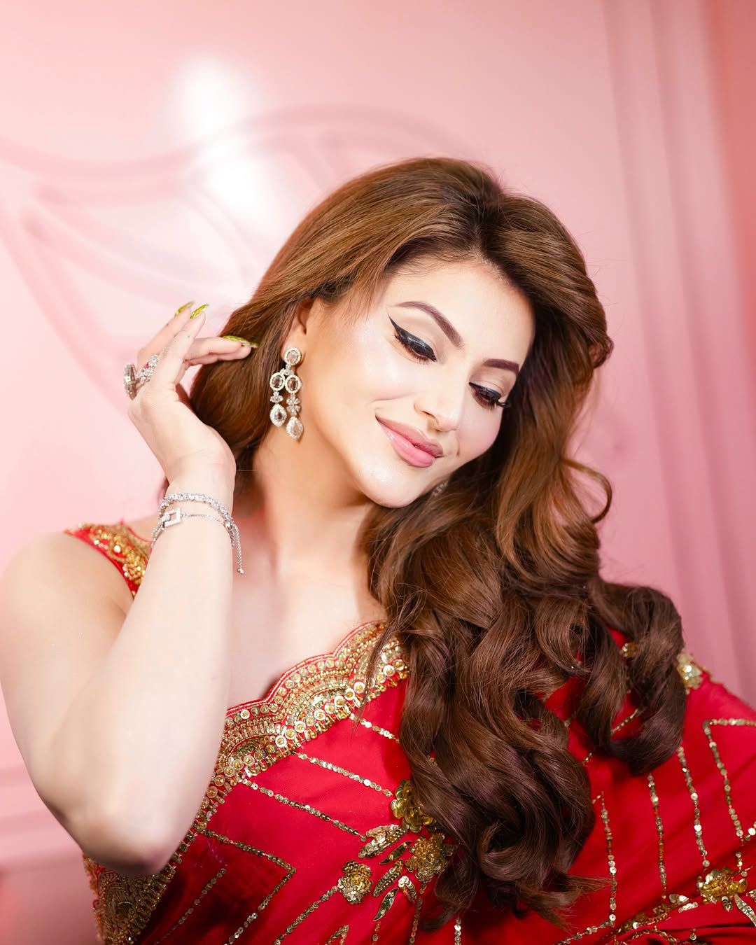 উর্বশীর বিলাসবহুল জিনিসগুলো কি চোরদের পছন্দ? এবার নিশানায় ডিওর ব্যাগ!